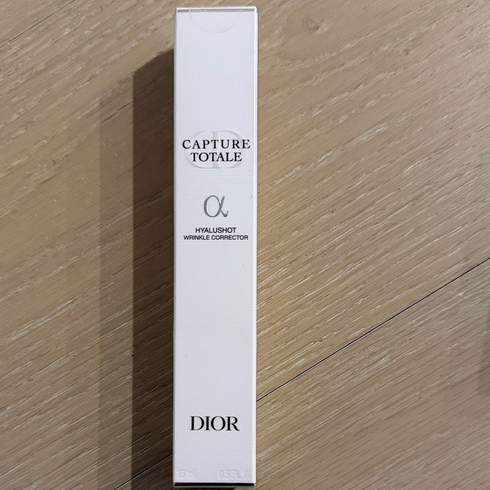 Dior Capture Totale Hyalushot Corrector - White